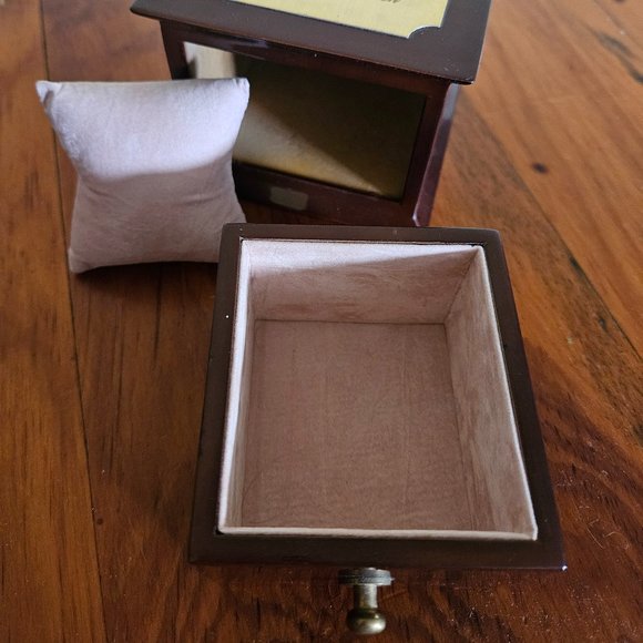 Disney Watch Box - Picture 5 of 7